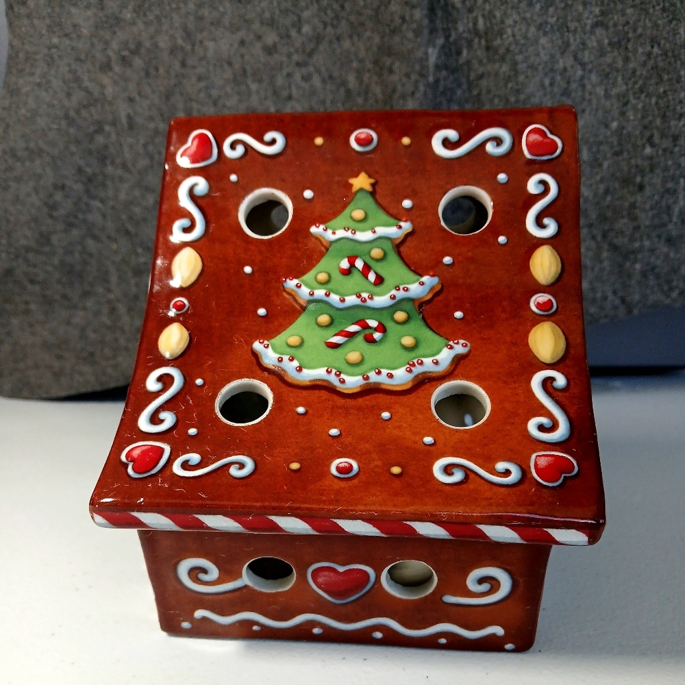 Villeroy & Boch Bakery Decoration Gingerbread House, Porcelain ESTATE SALE NEW